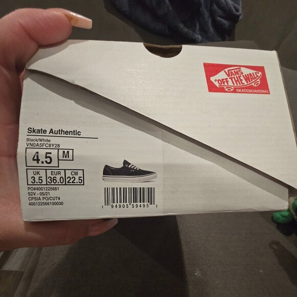 Vans - Picture 7 of 7